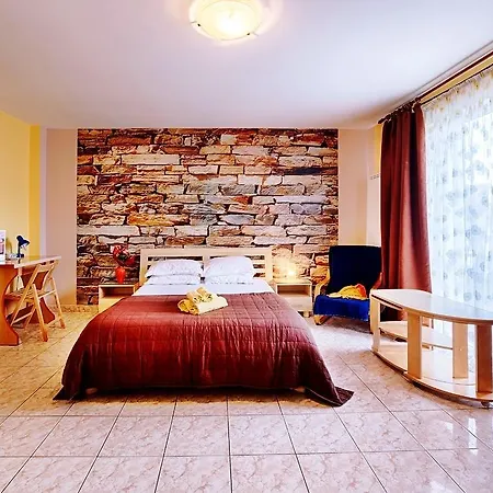 Eastcomfort Kogalniceanu Square * Boekarest