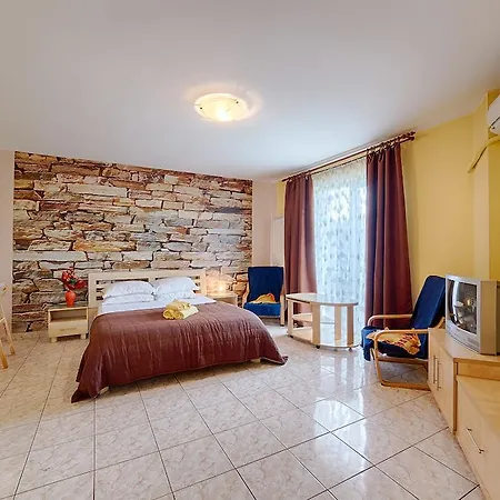Апартаменти Eastcomfort Kogalniceanu Square Бухарест